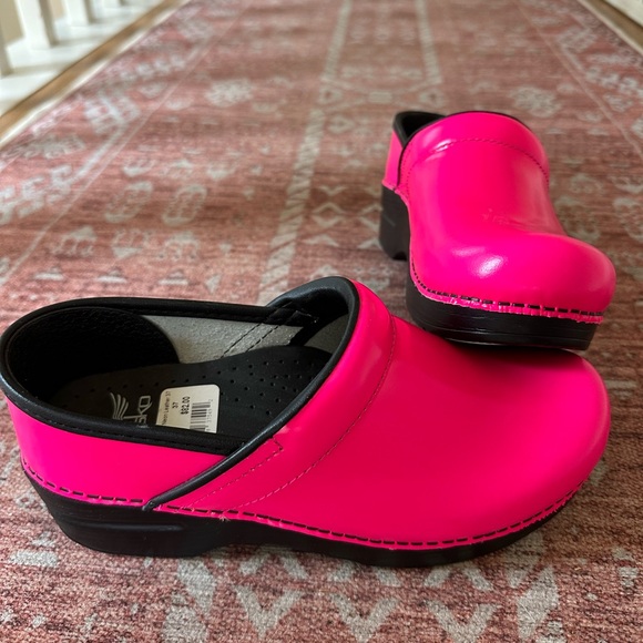 New Dansko Pink Clogs Size 37 - Picture 4 of 4